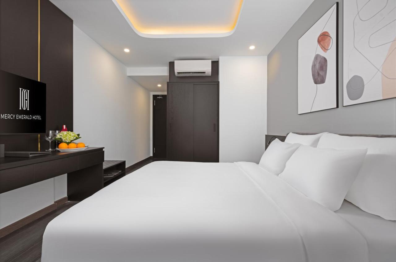 Mercy Emerald Hotel Da Nang Exteriör bild