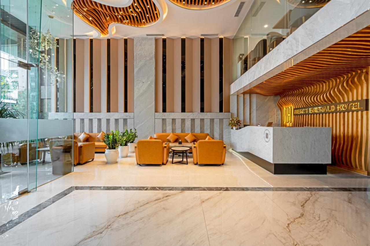 Mercy Emerald Hotel Da Nang Exteriör bild