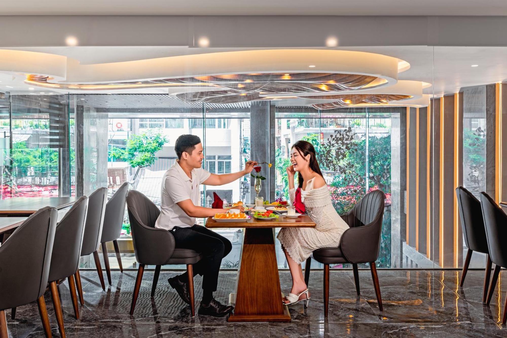 Mercy Emerald Hotel Da Nang Exteriör bild
